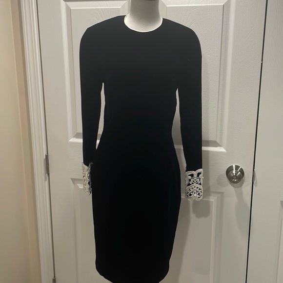 Jessica McClintock vintage dress in black velvet & lace w/ pearls on sleeves. - Picture 2 of 10